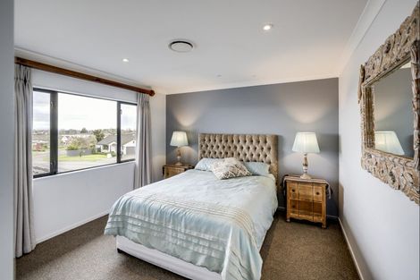 Photo of property in 2 The Croft, Havelock North, 4130