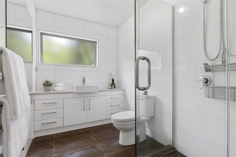 Photo of property in 18 Kahikatea Close, Campbells Bay, Auckland, 0630