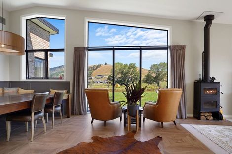 Photo of property in 8 Caro Lane, Cracroft, Christchurch, 8022