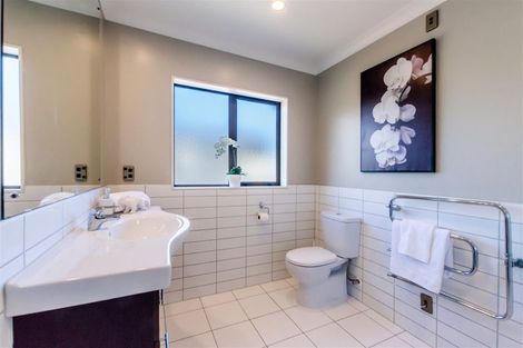 Photo of property in 19 Bluewater Place, Paraparaumu, 5032