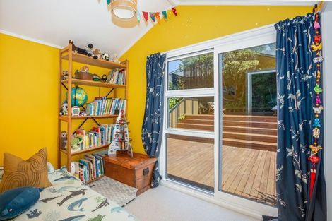 Photo of property in 2/11 Mervyn Place, Plimmerton, Porirua, 5026