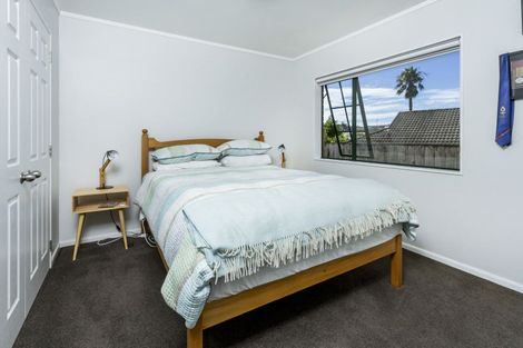 Photo of property in 23 Hugh Green Drive, Pinehill, Auckland, 0632