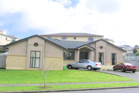 Photo of property in 25 De Havilland Drive, Goodwood Heights, Auckland, 2105