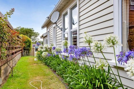 Photo of property in 22 Mills Street, Eltham, 4322