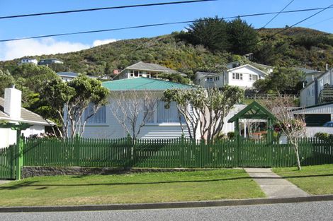 Photo of property in 121 Parkvale Road, Karori, Wellington, 6012