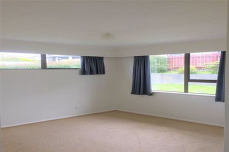 Photo of property in 2 Bancroft Terrace, Newlands, Wellington, 6037