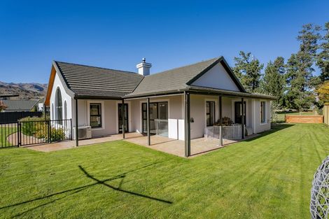 Photo of property in 32 Pisa Moorings Road, Mount Pisa, Cromwell, 9383