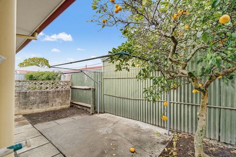 Photo of property in 2/508 Saint Aubyn, Hastings, 4122