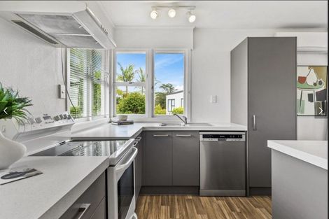 Photo of property in 2/111 Hobsonville Road, West Harbour, Auckland, 0618