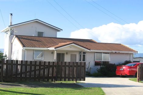 Photo of property in 28 Hiwi Crescent, Titahi Bay, Porirua, 5022