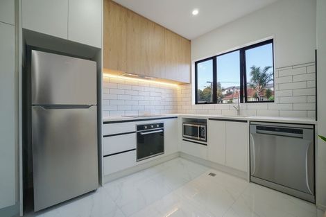 Photo of property in 2d Taratoa Street, Point England, Auckland, 1072