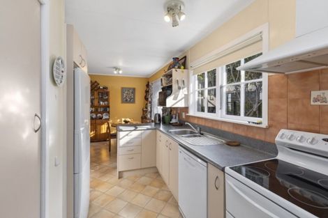 Photo of property in 71 Miromiro Road, Normandale, Lower Hutt, 5010