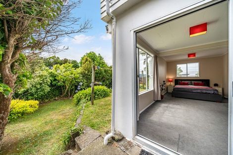Photo of property in 6 Eastview Grove, Normandale, Lower Hutt, 5010