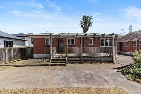 Photo of property in 12 Laureston Avenue, Papatoetoe, Auckland, 2025