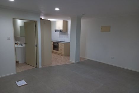 Photo of property in 10 De Havilland Drive, Goodwood Heights, Auckland, 2105