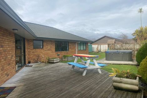 Photo of property in 8 Woodgate Court, Fitzherbert, Palmerston North, 4410