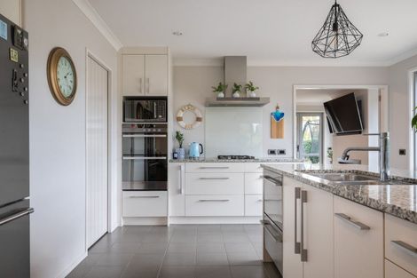 Photo of property in 90 Dalmore Way, Acacia Bay, Taupo, 3385