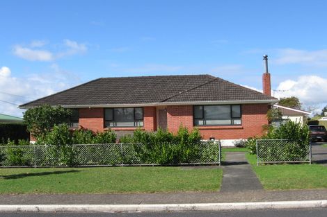 Photo of property in 75 Gloria Avenue, Te Atatu Peninsula, Auckland, 0610