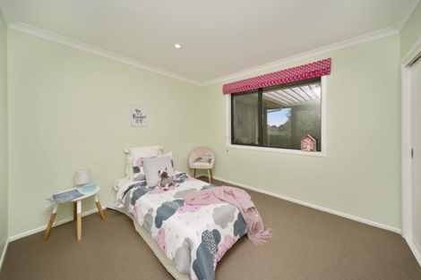Photo of property in 7 Manurau Crescent, Merrilands, New Plymouth, 4312