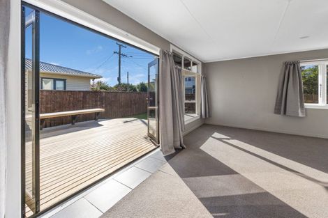Photo of property in 15 York Crescent, Westown, New Plymouth, 4310