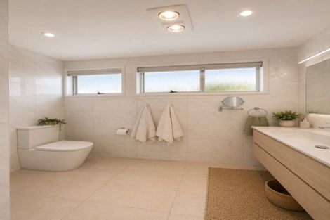 Photo of property in 76a Lake Road, Narrow Neck, Auckland, 0624