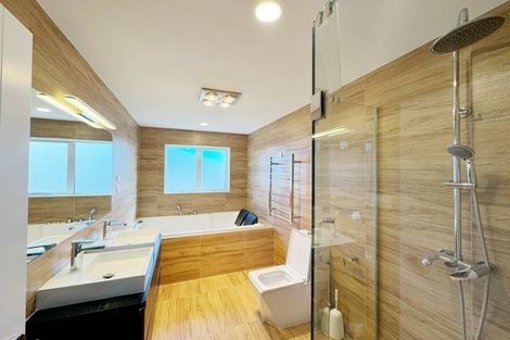 Photo of property in 3 Para Close, Fairview Heights, Auckland, 0632