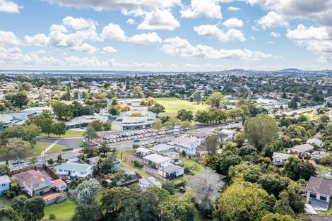 Photo of property in 3/144 Godley Road, Green Bay, Auckland, 0604