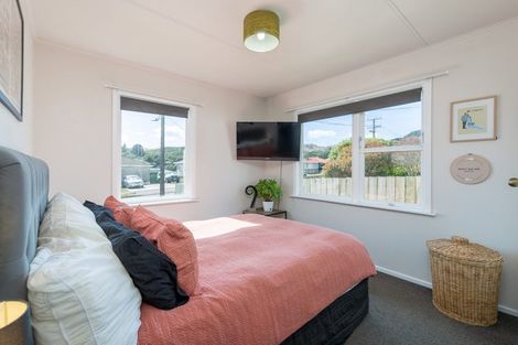 Photo of property in 96 Sievers Grove, Cannons Creek, Porirua, 5024