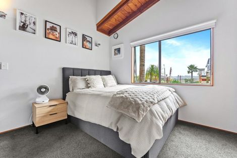 Photo of property in 44 Westpark Drive, West Harbour, Auckland, 0618