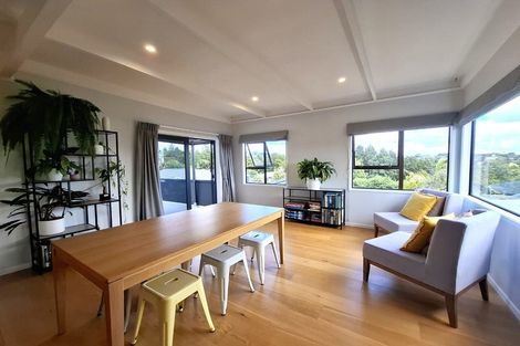 Photo of property in 1/52 Pupuke Road, Hillcrest, Auckland, 0627