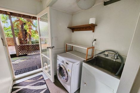 Photo of property in 102 Pinehaven Road, Pinehaven, Upper Hutt, 5019