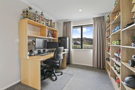 Photo of property in 47 Couldrey Crescent, Red Beach, 0932