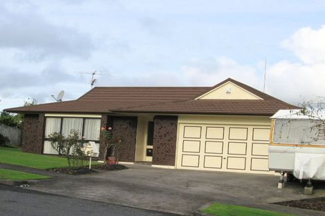 Photo of property in 3 St Simon Place, Botany Downs, Auckland, 2010