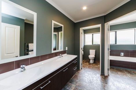 Photo of property in 2 Masefield Terrace, Kelvin Grove, Palmerston North, 4414