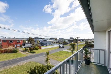 Photo of property in 43 Shortt Street, Foxton Beach, Foxton, 4815