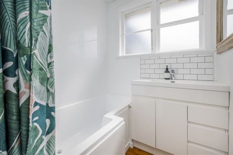 Photo of property in 16 Onslow Road, Papakura, 2110