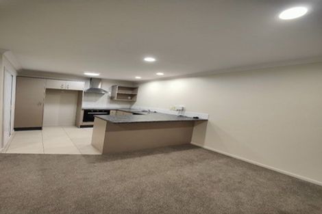 Photo of property in 12 Mediterranean Way, Goodwood Heights, Auckland, 2105