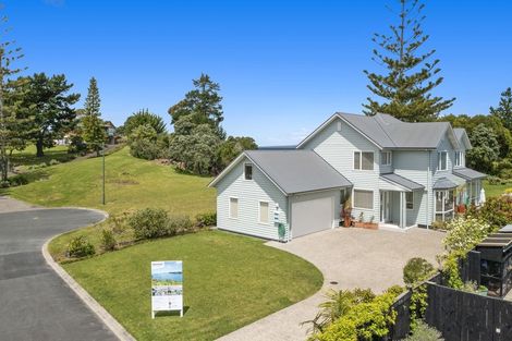 Photo of property in 4 East Point, Manly, Whangaparaoa, 0930
