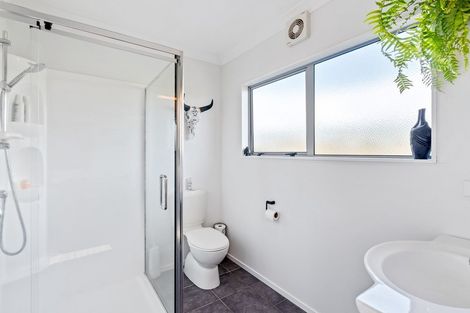 Photo of property in 30 Pharazyn Avenue, Waikanae Beach, Waikanae, 5036