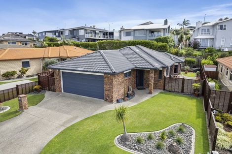 Photo of property in 44 Chesterfield Way, Orewa, 0931