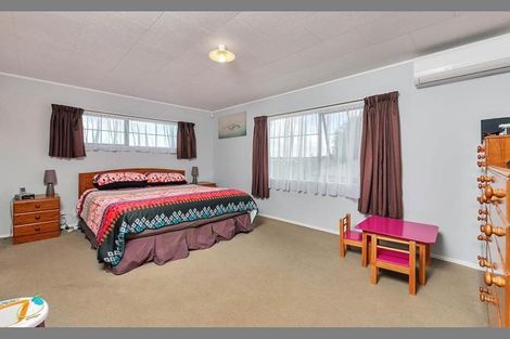Photo of property in 5 Zurich Place, Weymouth, Auckland, 2103