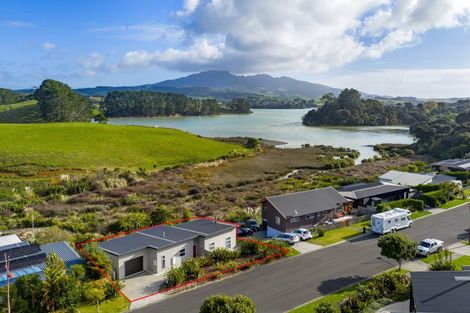 Photo of property in 25 Robertson Street, Raglan, 3225