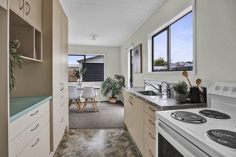 Photo of property in 118 Riversdale Drive, Merrilands, New Plymouth, 4312