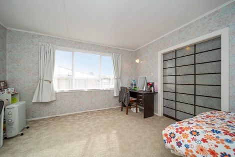 Photo of property in 1 Endeavour Street, Marfell, New Plymouth, 4310