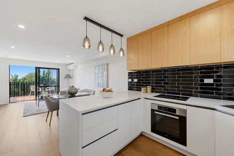 Photo of property in 4/19 Trias Road, Totara Vale, Auckland, 0629