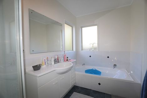 Photo of property in 4 Vida Place, Howick, Auckland, 2014