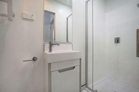 Photo of property in 2d Taratoa Street, Point England, Auckland, 1072