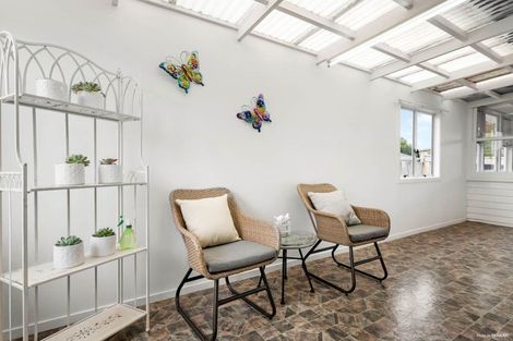 Photo of property in 63 La Trobe Street, Pakuranga Heights, Auckland, 2010