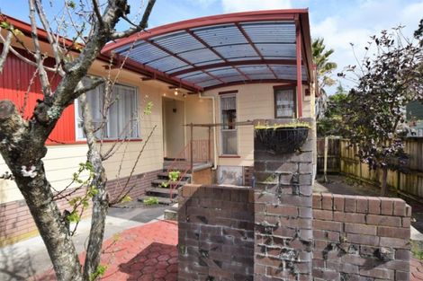 Photo of property in 38 Larissa Avenue, Henderson, Auckland, 0610