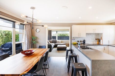 Photo of property in 2 Anzio Place, Awapuni, Palmerston North, 4412